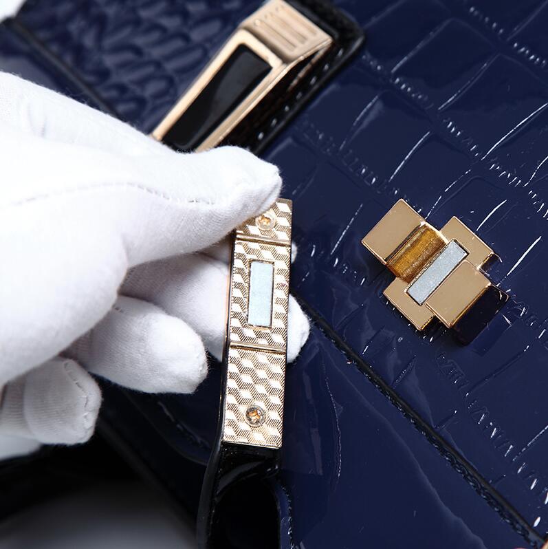 Multi-Pocket Tote Messenger
