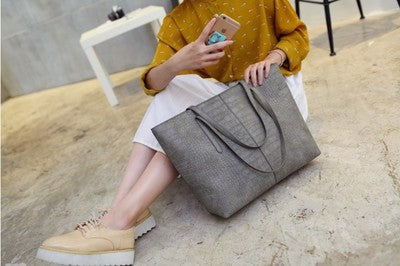 Minimalist Shoulder Bag — Women&